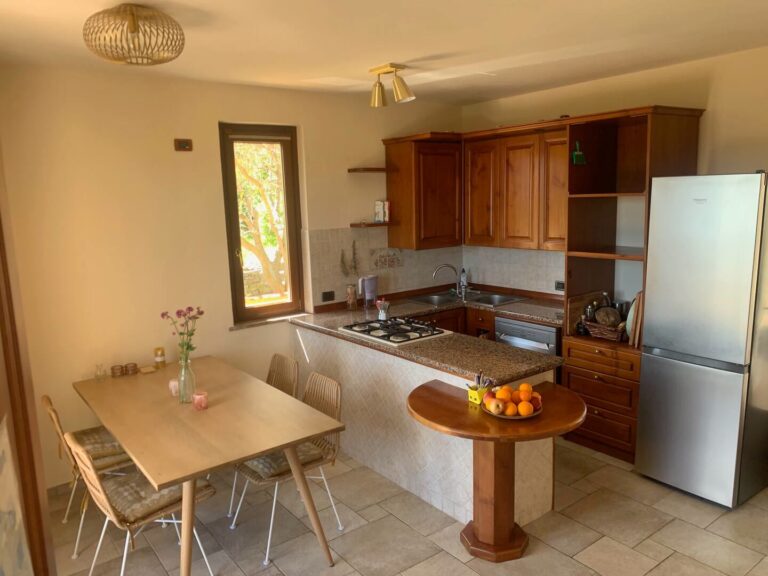 Kitchen with dining table