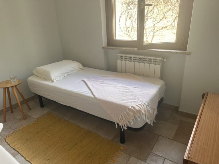Single bedroom