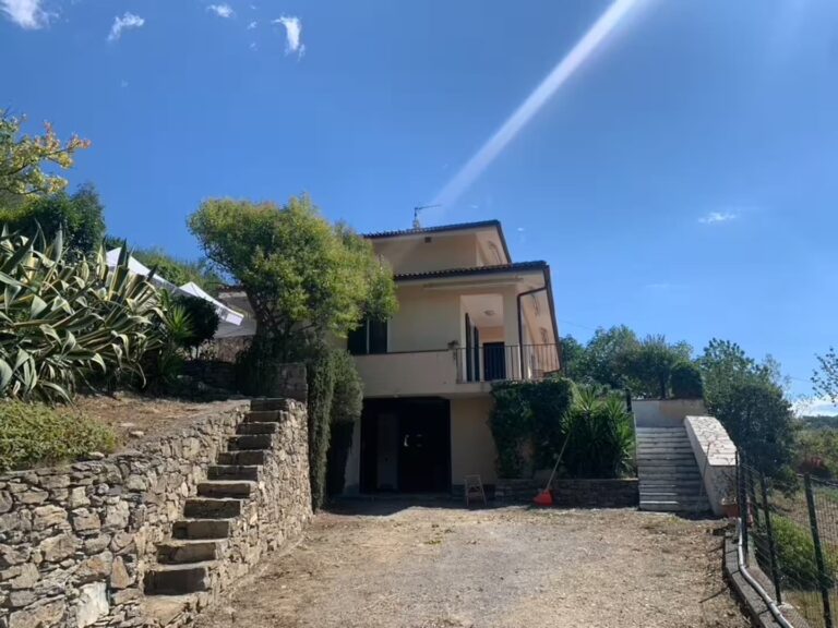 Villa entrance with outdoor stairs